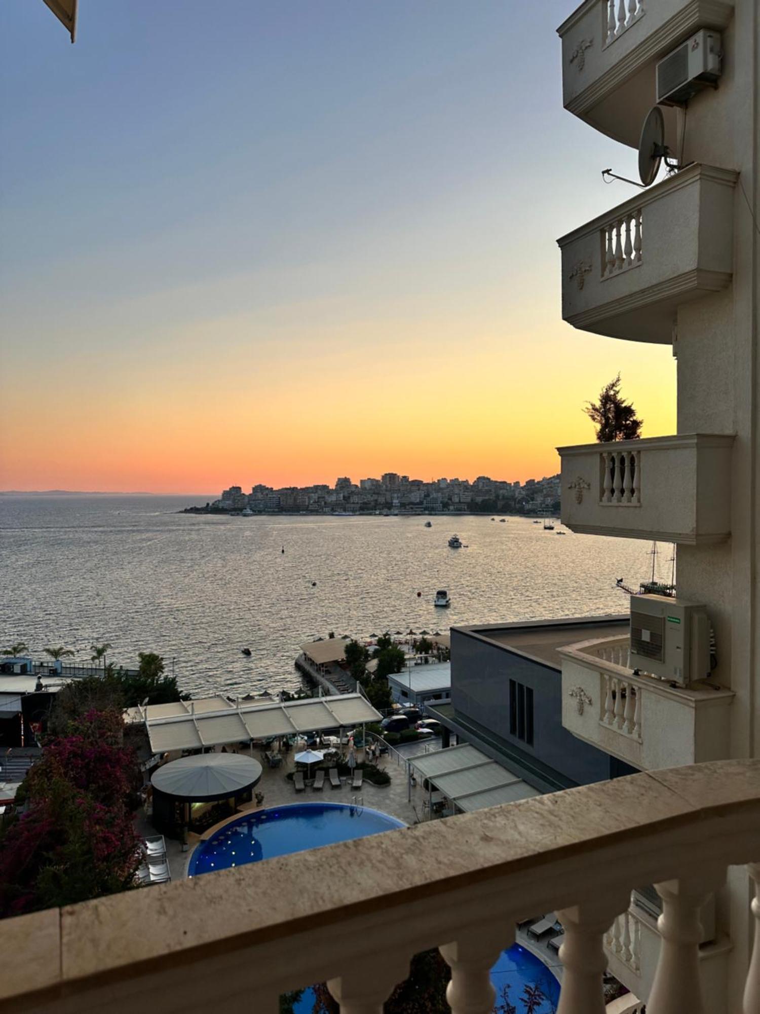 Appartamento Taurasi Red Saranda Esterno foto