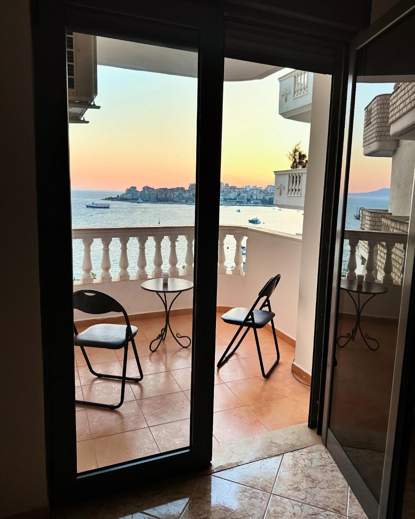 Appartamento Taurasi Red Saranda Esterno foto